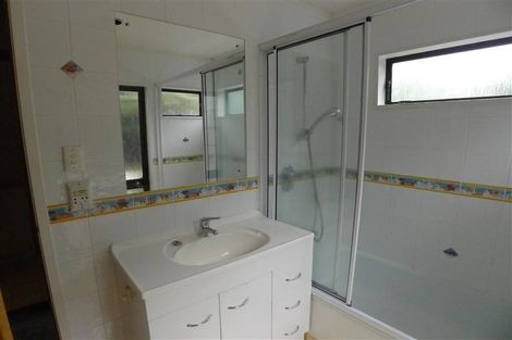 Photo of property in 1/33 Deanna Drive, West Harbour, Auckland, 0618