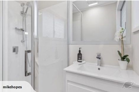 Photo of property in 1/76a Mckenzie Road, Mangere Bridge, Auckland, 2022