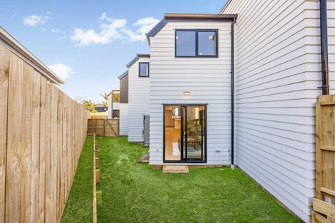 Photo of property in 6/24 Tupaki Place, Pakuranga Heights, Auckland, 2010