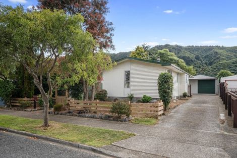 Photo of property in 84 Pasadena Crescent, Totara Park, Upper Hutt, 5018