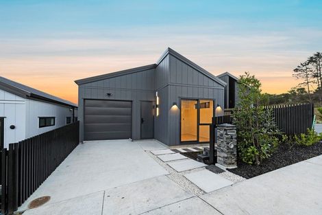 Photo of property in 4 Moko Road, Orewa, 0931