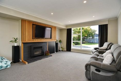 Photo of property in 32 Ashgrove Street, Rangiora, 7400