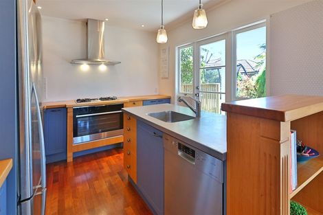 Photo of property in 4 Tasman Avenue, Henderson Valley, Auckland, 0614