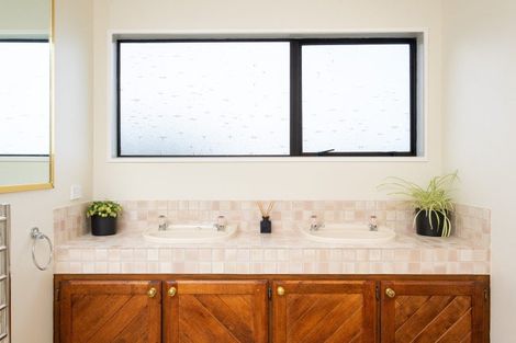 Photo of property in 9 Cumberland Rise, Taradale, Napier, 4112