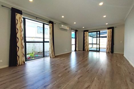 Photo of property in 4 Arthur Rolfe Lane, Swanson, Auckland, 0614