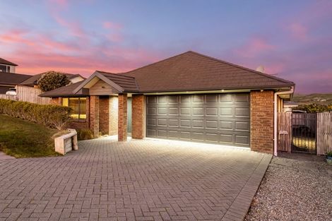 Photo of property in 5 Paparoa Crescent, Aotea, Porirua, 5024