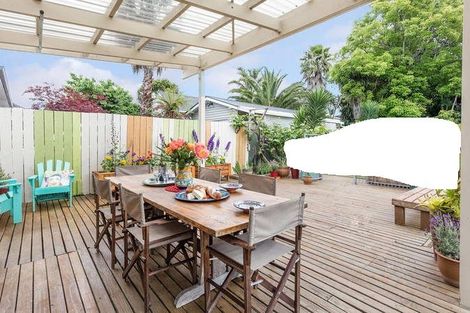 Photo of property in 18 Kervil Avenue, Te Atatu Peninsula, Auckland, 0610