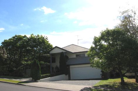 Photo of property in 33 Goldfinch Rise, Unsworth Heights, Auckland, 0632