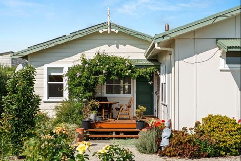 Photo of property in 6 Kanakanaia Road, Te Karaka, 4022