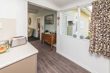 Photo of property in 2 Moore Avenue, Tawhero, Whanganui, 4501