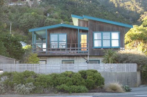 Photo of property in 83 Muritai Road, Eastbourne, Lower Hutt, 5013