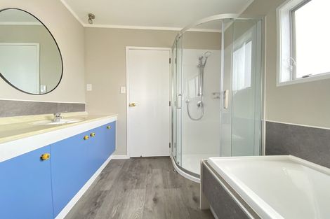 Photo of property in 2/4 Crescent Hills Court, Northpark, Auckland, 2013