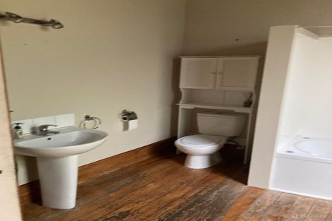 Photo of property in 52 Timaru Road, Waimate, 7924