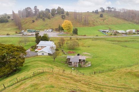 Photo of property in 54/56 Ongo Road, Hunterville, 4730