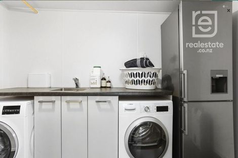 Photo of property in 17 Longview Rise, Massey, Auckland, 0614