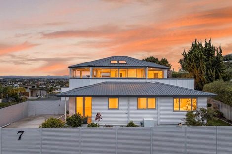Photo of property in 7 Enfield Road, Hospital Hill, Napier, 4110
