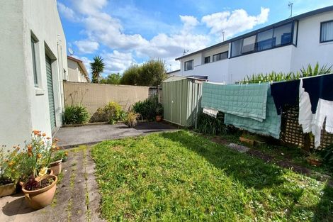 Photo of property in 12 Vitex Lane, Henderson, Auckland, 0612