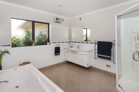 Photo of property in 58 Medhurst Road North, Bombay, 2675