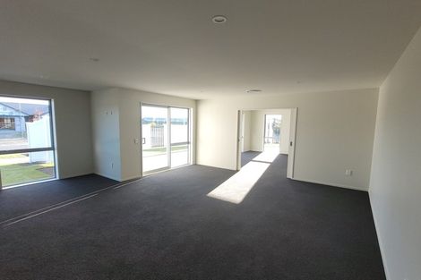 Photo of property in 1 Mccahon Drive, Rangiora, 7400