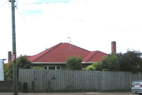 Photo of property in 47 Onewa Road, Northcote, Auckland, 0627