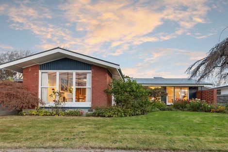 Photo of property in 11 Tuirau Place, Ilam, Christchurch, 8041