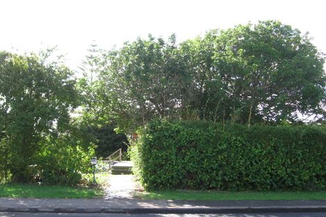 Photo of property in 5 Vodanovich Road, Te Atatu South, Auckland, 0610