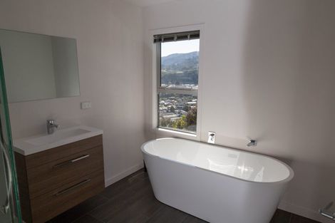 Photo of property in 102 Emerald Hill Drive, Birchville, Upper Hutt, 5018