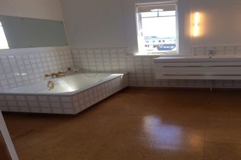 Photo of property in 80 Beechdale Crescent, Pakuranga Heights, Auckland, 2010