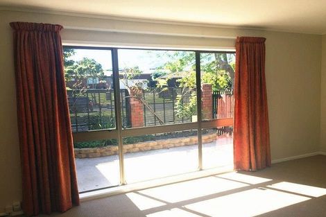 Photo of property in 24 Jillteresa Crescent, Half Moon Bay, Auckland, 2012