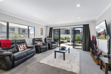Photo of property in 39 Endeavour Drive, Whitby, Porirua, 5024