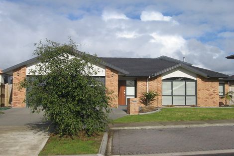 Photo of property in 4 Walter Haddrell Crescent, Flat Bush, Auckland, 2016