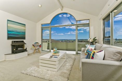 Photo of property in 26 Taroka Close, Pinehill, Auckland, 0632