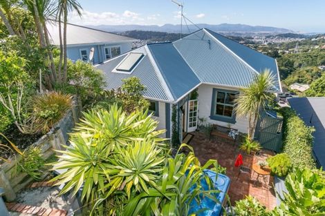 Photo of property in 12 Highbury Road, Highbury, Wellington, 6012