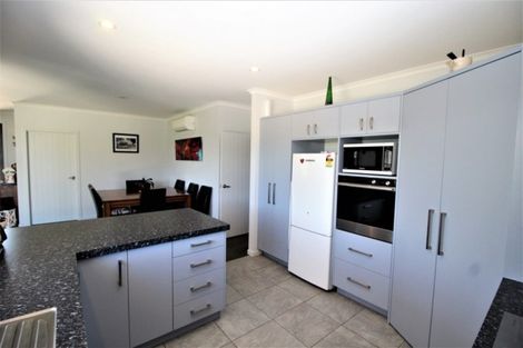 Photo of property in 8 Gordon Street, Woodville, 4920