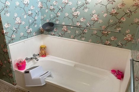 Photo of property in 8 Evelyn Place, Welbourn, New Plymouth, 4310