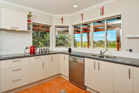 Photo of property in 16 Caversham Drive, Torbay, Auckland, 0630