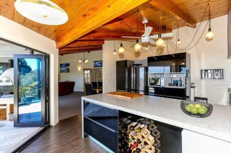 Photo of property in 16 Ridge Lane, New Plymouth, 4310