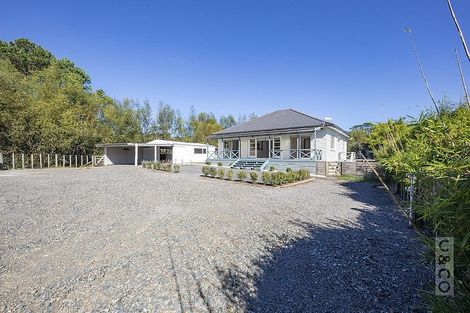 Photo of property in 231 Waitakere Road, Taupaki, Henderson, 0782