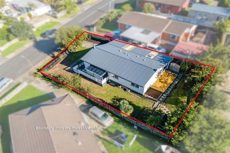 Photo of property in 43 Aldern Road, Massey, Auckland, 0614