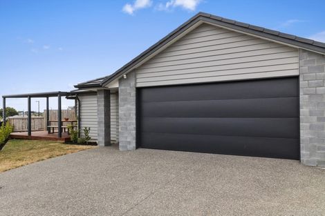Photo of property in 74 Bert Wall Drive, Omokoroa, 3114