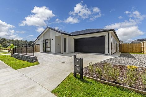 Photo of property in 11 Mcindoe Road, Kumeu, 0810