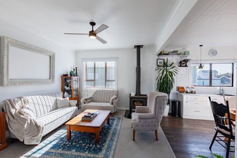 Photo of property in 13 Waverley Street, Waipawa, 4210