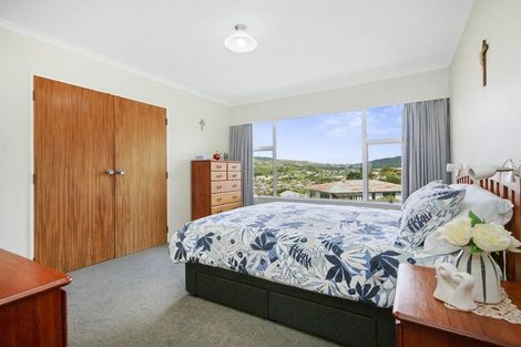 Photo of property in 30 Turriff Crescent, Tawa, Wellington, 5028