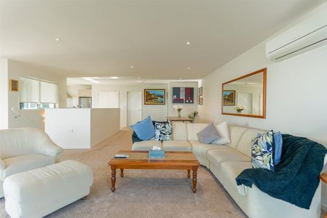 Photo of property in 19 The Brae, Mount Pleasant, Christchurch, 8081