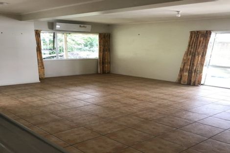 Photo of property in 1/46 John Dee Crescent, Red Beach, 0932