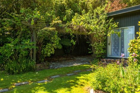 Photo of property in 128 Waikawa Road, Picton, 7220