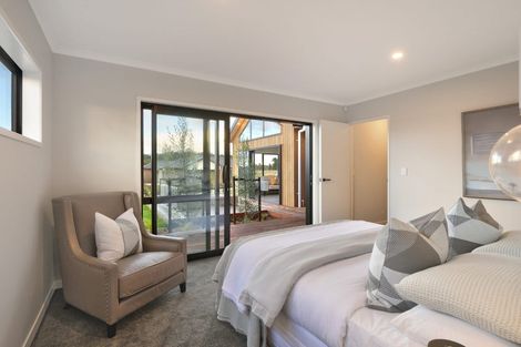 Photo of property in 38 Vinistra Road, Kumeu, 0810