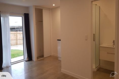 Photo of property in 32 Roberts Road, Te Atatu South, Auckland, 0610