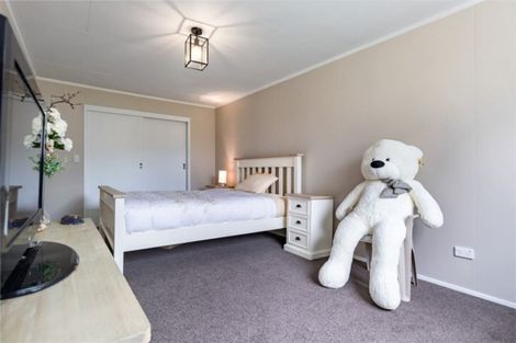 Photo of property in 5 Freyberg Street, Waterloo, Lower Hutt, 5011