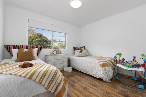 Photo of property in 19 Laurina Road, Sunnynook, Auckland, 0620